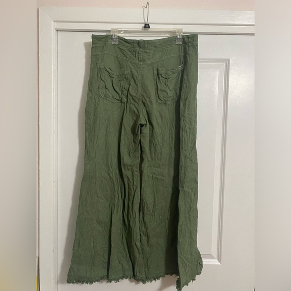 THE ADI MID-RISE FRAYED RELAXED FLARE PANTS BY PILCRO: LINEN EDITION - Picture 3 of 6